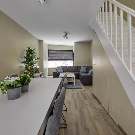 Holiday home Westraat 114